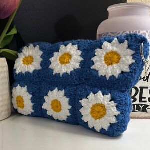 Daisy Floral Crochet Clutch